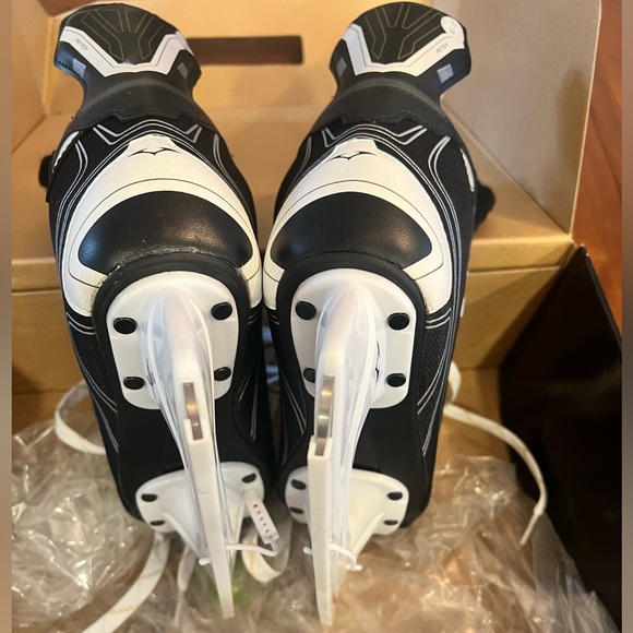 VIC Boys Ice Hockey Skates (Brand New) - Picture 5 of 13